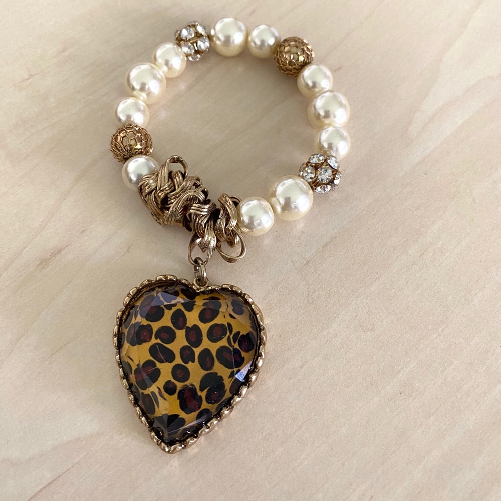 Pearl Bracelet w/ Leopard Heart Pendant